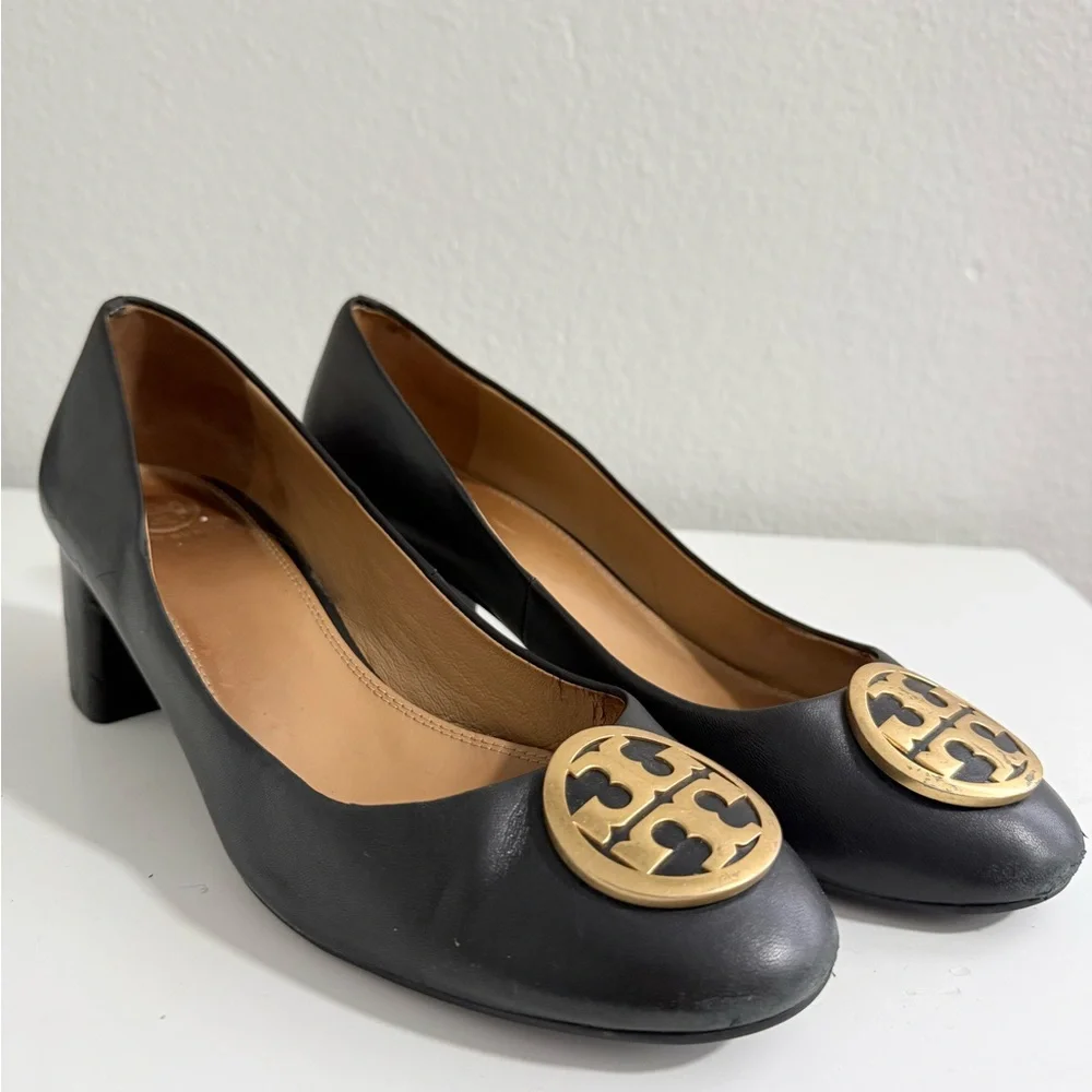 Tory Burch Chelsea Black Block Heels with Gold Logo - Picture 2 of 7